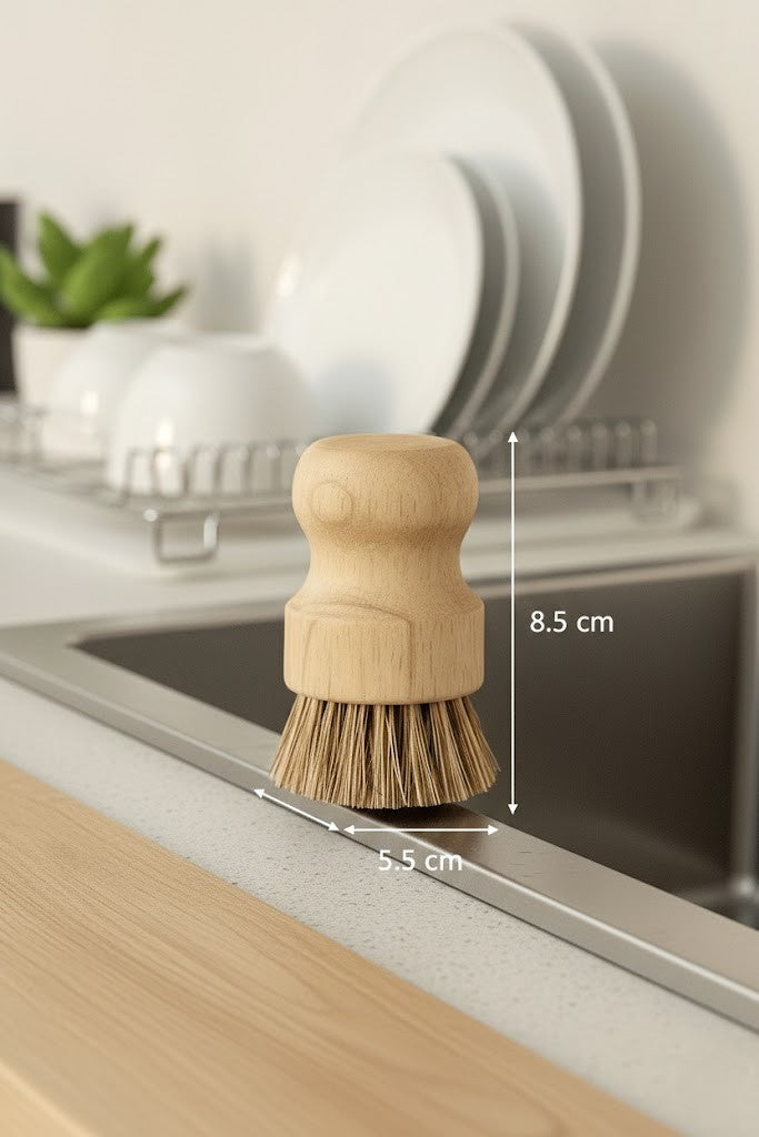 Nachhaltiges Spülen mit der plastikfreien Kokosbürste am Spülbecken